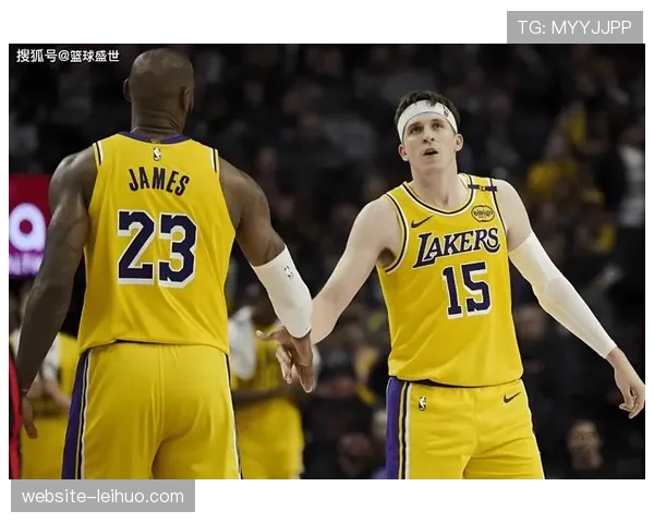 里夫斯效率值湖人三巨头最高，真实命中率70.2%展现进攻才华